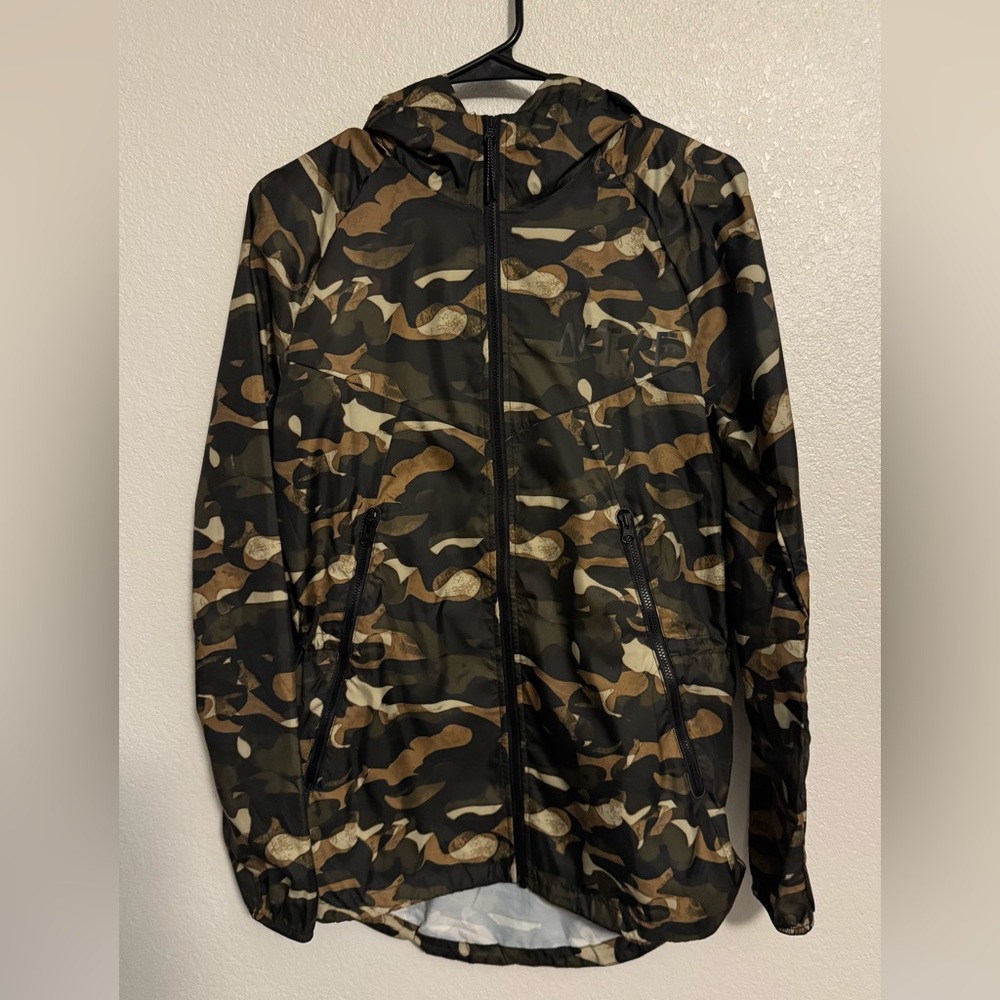 Women’s Nike Track and Field camo cinch windbreaker XS
